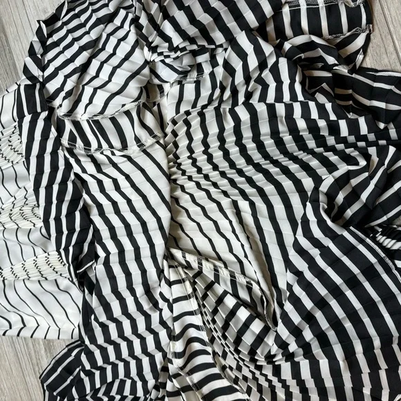 ANTHROPOLOGIE  EVA FRANCO Pleated Skirt Black & White Size 6 - Picture 4 of 10